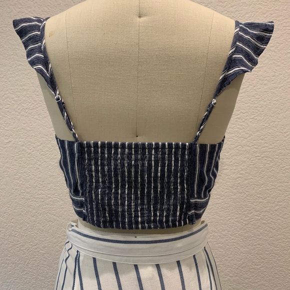 American Eagle Pinstripe with Keyhole Crop Top - Picture 4 of 7